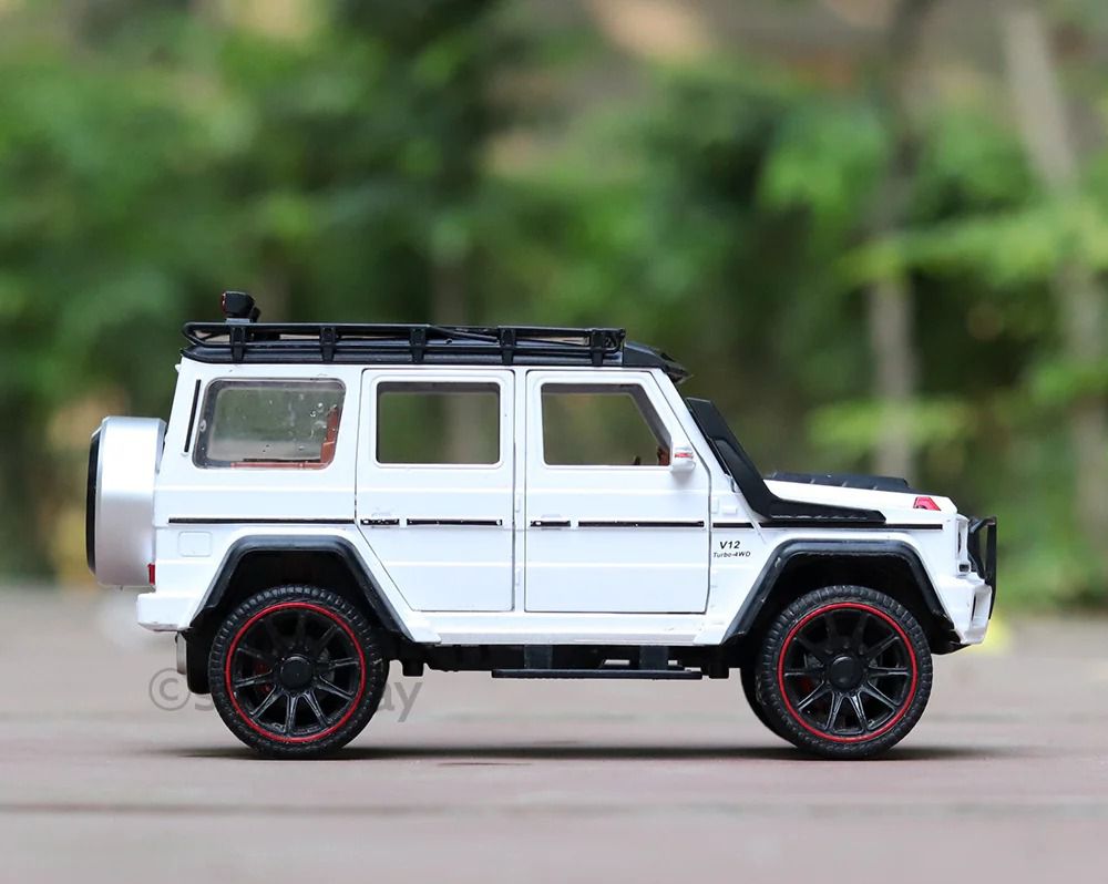 Remote Control Resembling Mercedes Benz G-Class Diecast Car with Smoke Effect | 1:22 Scale (5-14 Years)