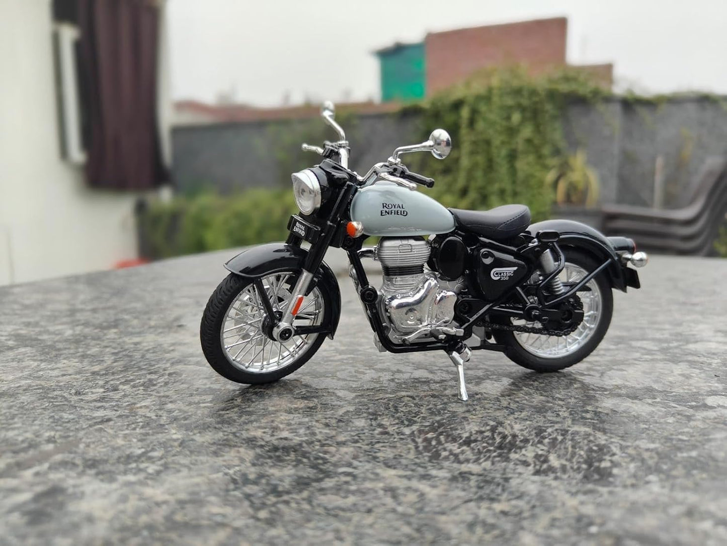 Royal Enfield New Classic 350 Scale Model with Pull-Back Action