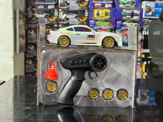 new drift racing car with real drift tyer