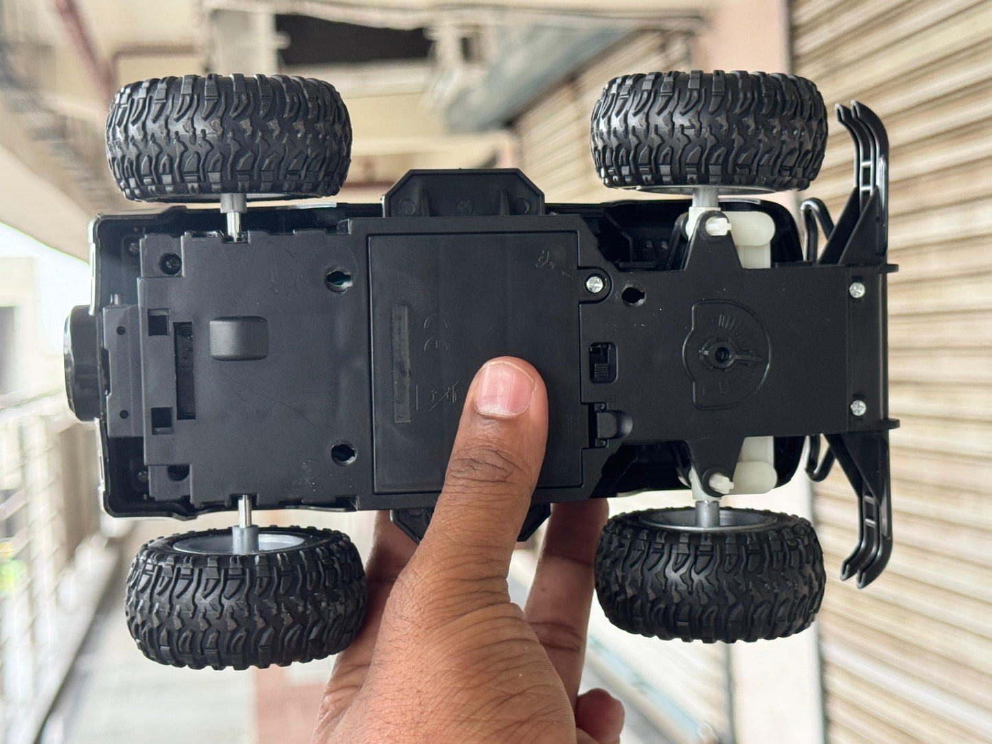 thar rox rc car