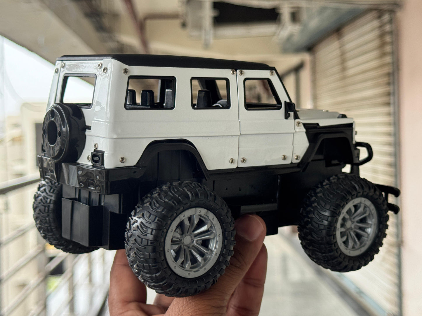 thar rox rc car