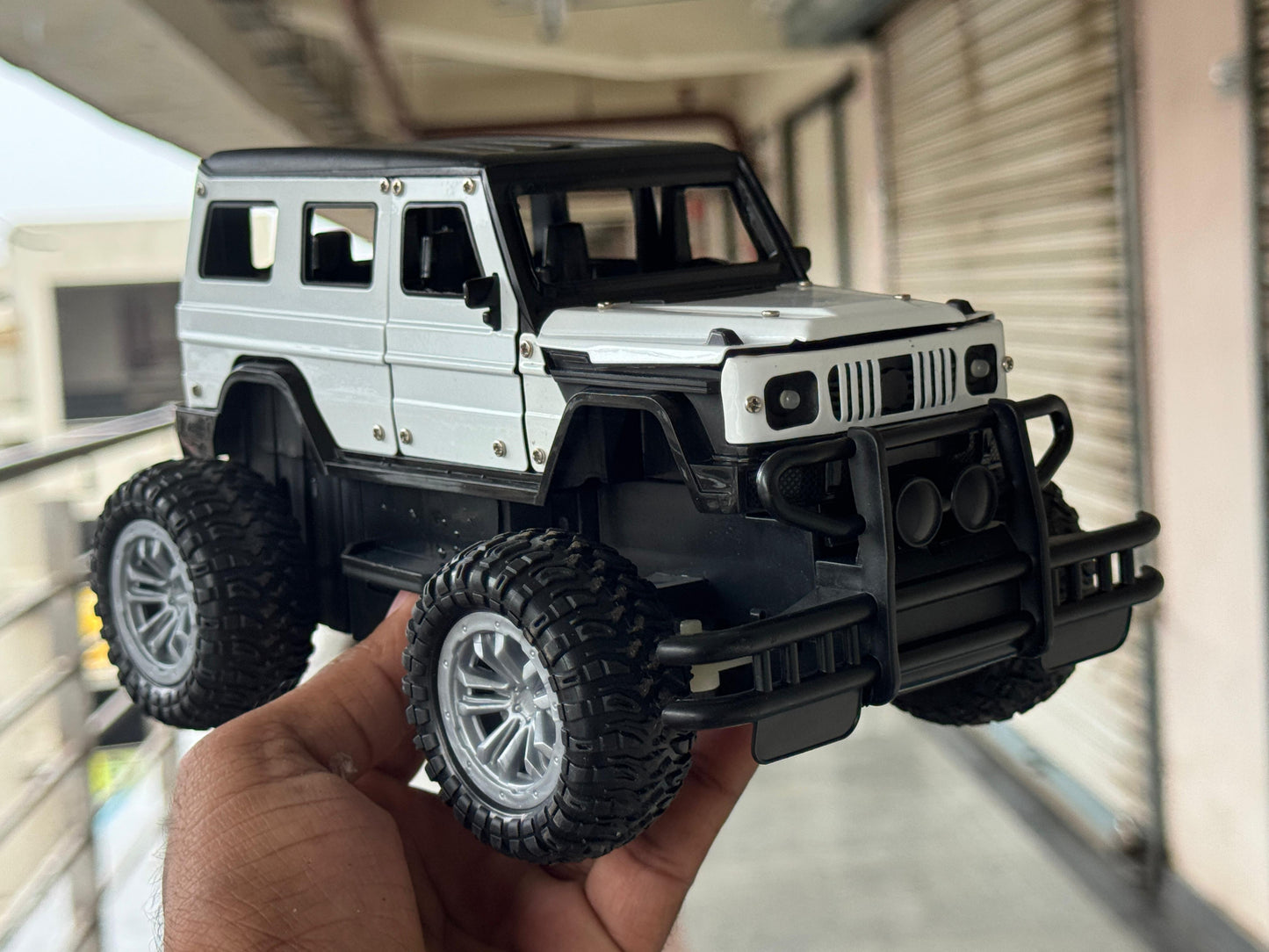 thar rox rc car